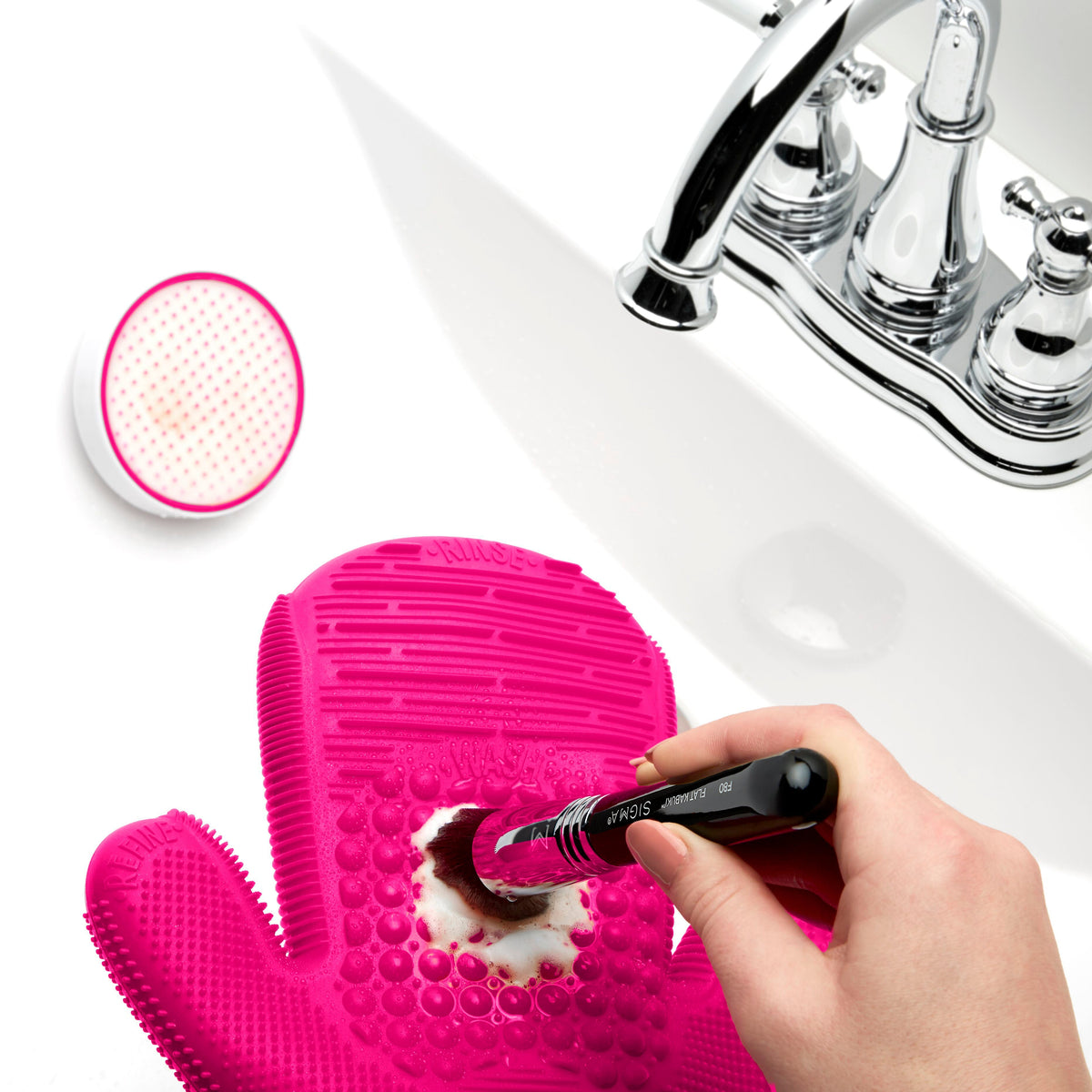 2X Sigma Spa® Brush Cleaning Glove