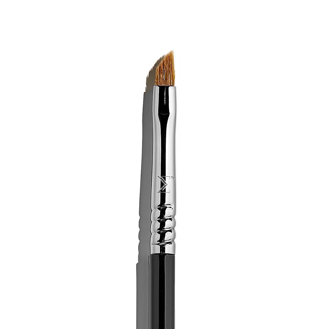 E06 Winged Liner™ Brush - Beautifox